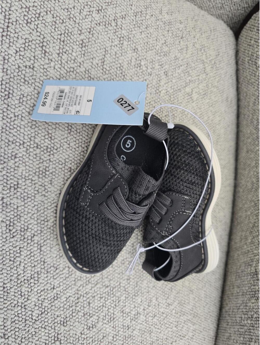 Size five brand new toddler shoe from target item 277 bin 3
